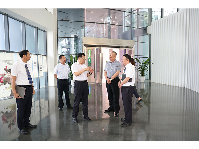 河南礦山創(chuàng)始人、黨委書記崔培軍一行到訪鄭煤機(jī)、洛軸進(jìn)行商務(wù)交流